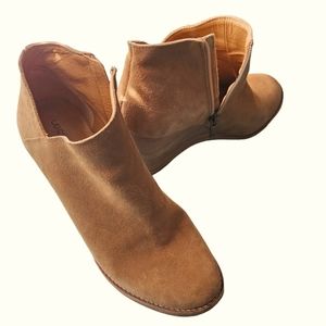 Yakeena zip wedge ankle booties